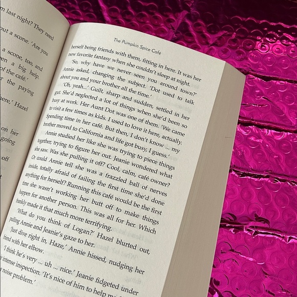 The Pumpkin Spice Café Book by Laurie Gilmore - Picture 3 of 4